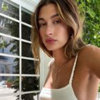 Does Hailey Bieber’s Sugar Setting Spray Really Work? We Asked a Top Hairstylist